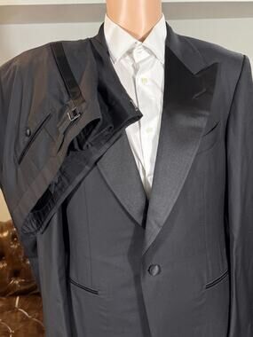 Tom Ford Windsor Black Peak Lapel Wool Tuxedo 52 42R US 38x30 Trousers